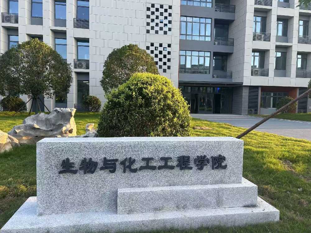 湘乡市扬州职业大学体育场高杆灯项目